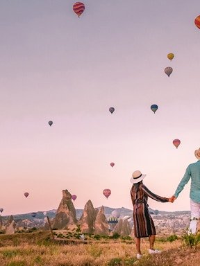 hot air balloon watching in cappadocia at sunrise with pickup service-3